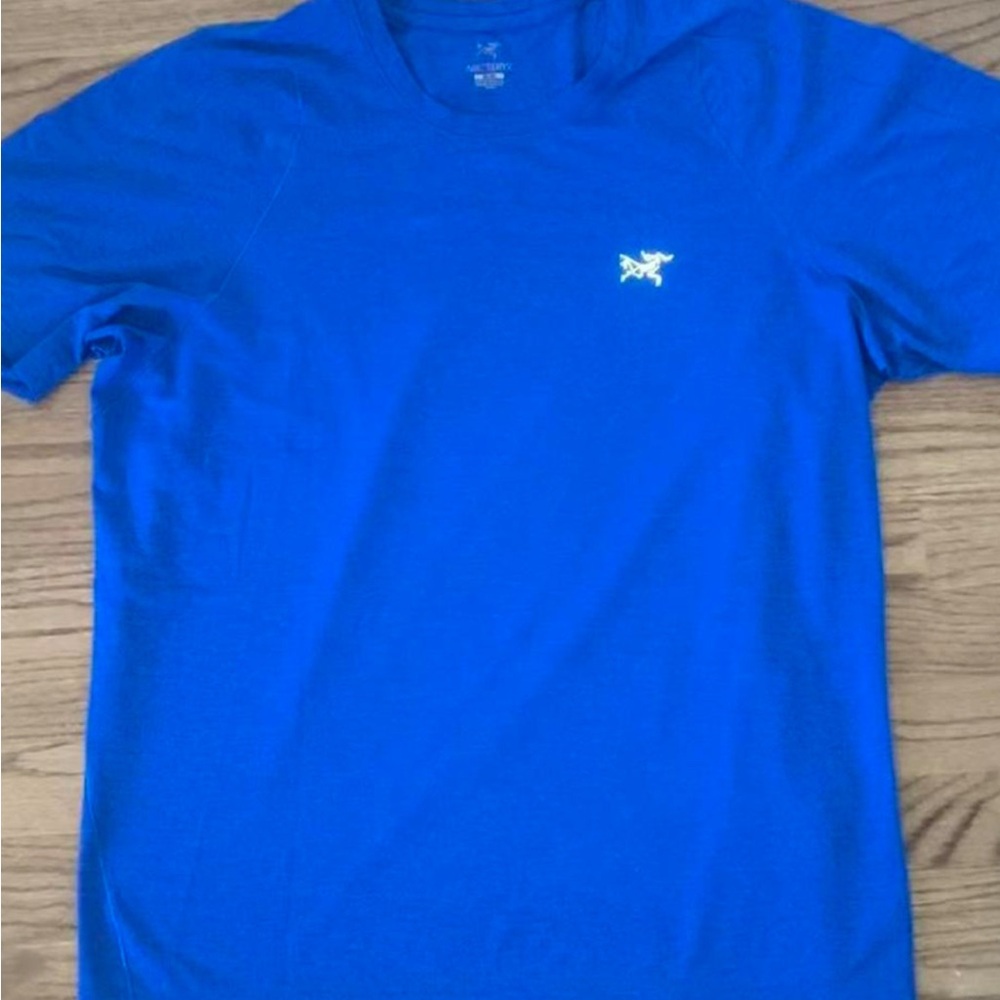 Men’s Arc'teryx Vibrant Blue Short Sleeve Tee EUC